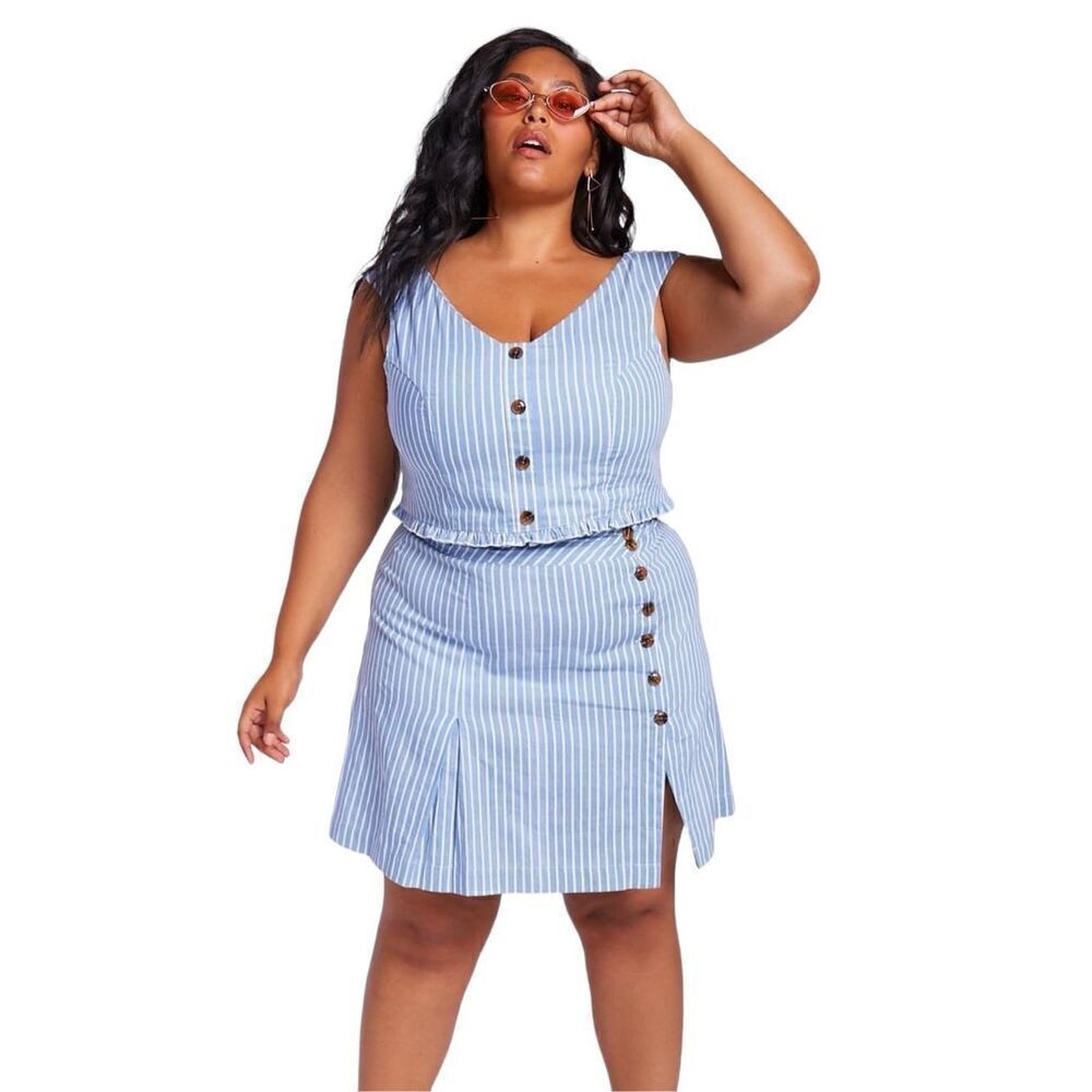 New Soncy Button Fron Blue White Striped Crop Top 1X